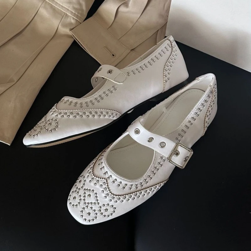 Retro Rivet Buckle Design Flat - Women Fashion Brand ulasan dan harga